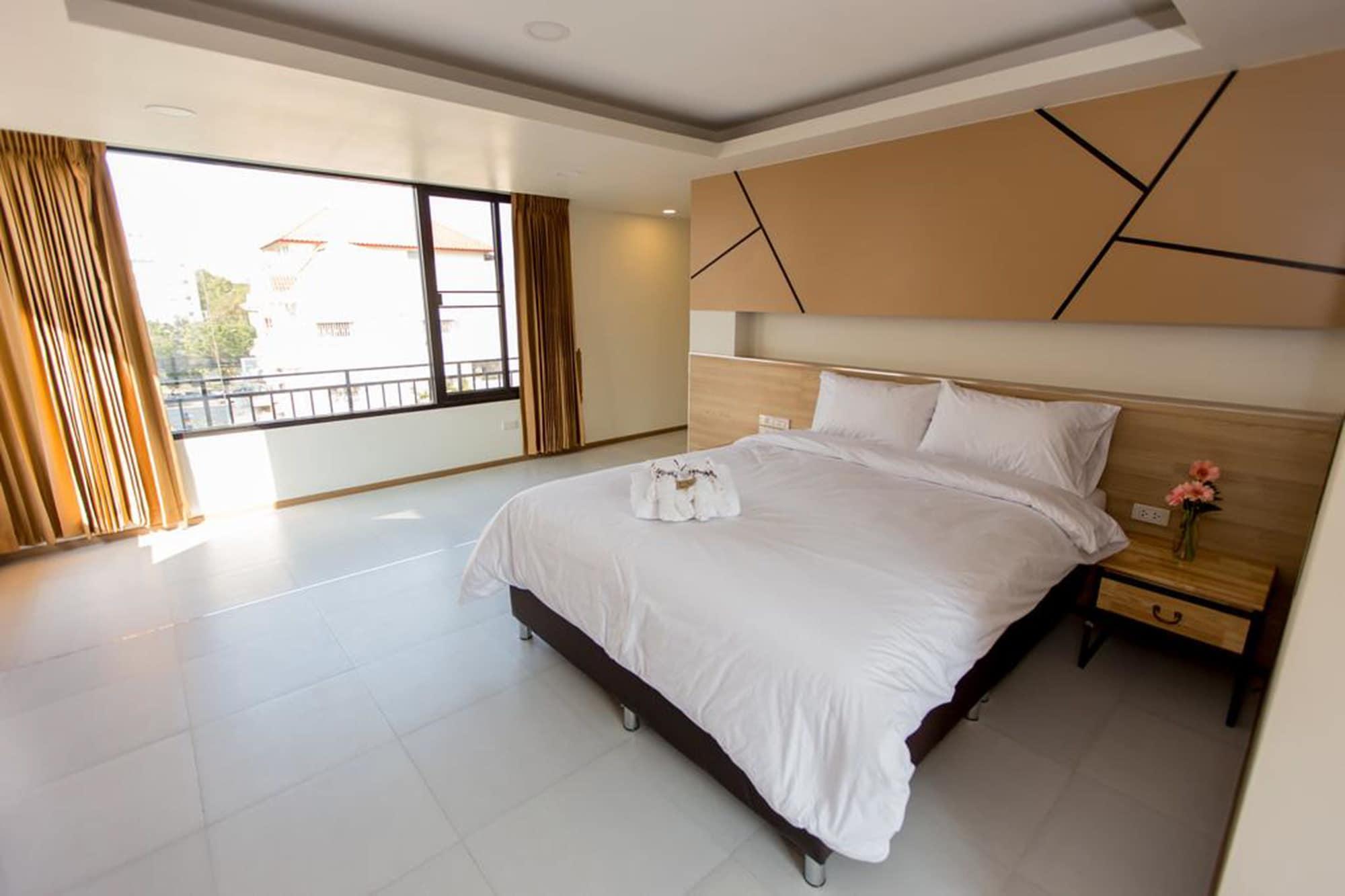 Hotel Tuck Me In